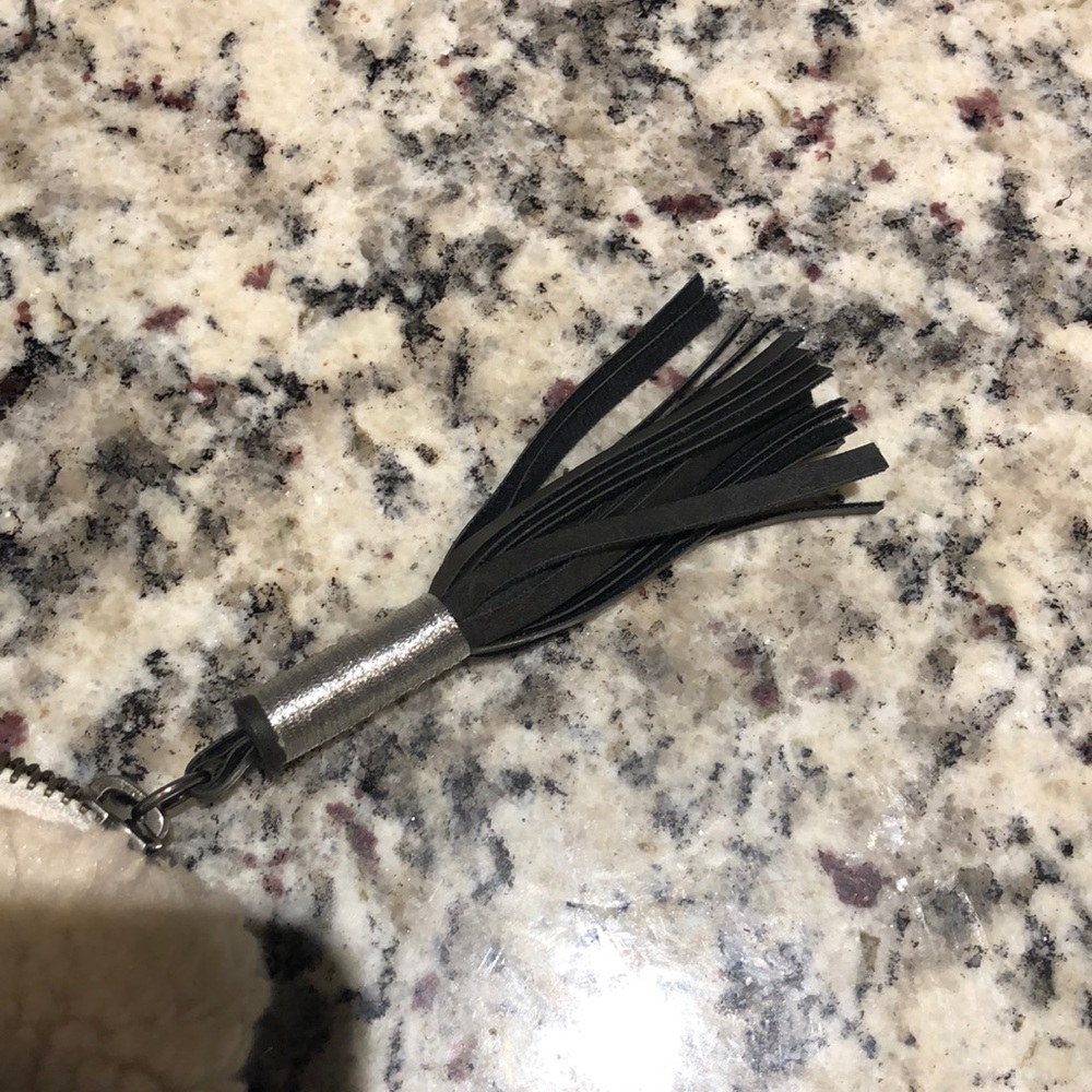 🔥Sale🔥Mossimo Supply Co Clutch - Picture 4 of 5